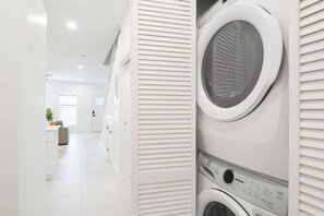 Interior - Marvelous 3-bedroom townhome with pool and ocean views in East End (Grand Cayman)