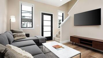 Een 42-inch smart-tv met kabelzenders