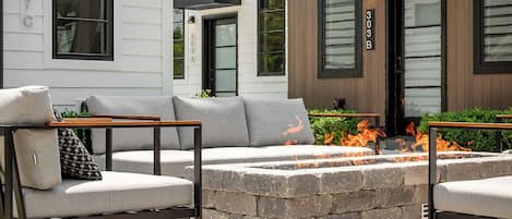 Maison en rangée (Hamilton Place EntireComplex Sleeps60) | Terrasse/patio