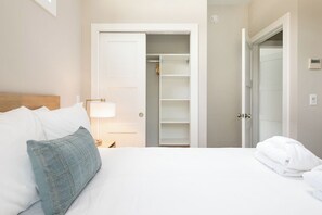 Iron/ironing board, free WiFi, bed sheets