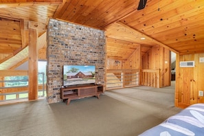 6 bedrooms, iron/ironing board, WiFi, bed sheets