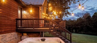 Spacious 6-bedroom cabin - Hot Tub - Game Room - Gym - Fire pit - 27 acres
