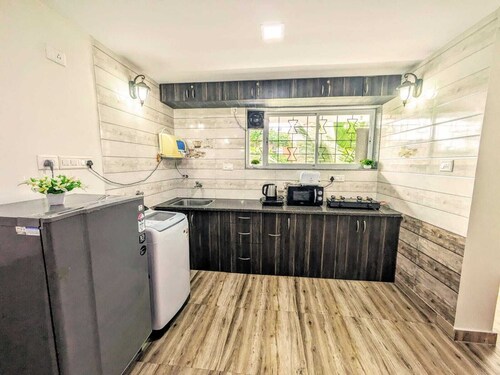 Exceptional and Guest favourite rating - 350 Mtrs from Beach with Pool & Gym