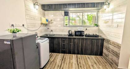 Exceptional and Guest favourite rating - 350 Mtrs from Beach with Pool & Gym