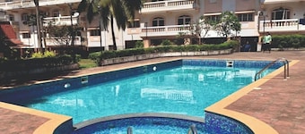 Exceptional and Guest favourite rating - 350 Mtrs from Beach with Pool & Gym