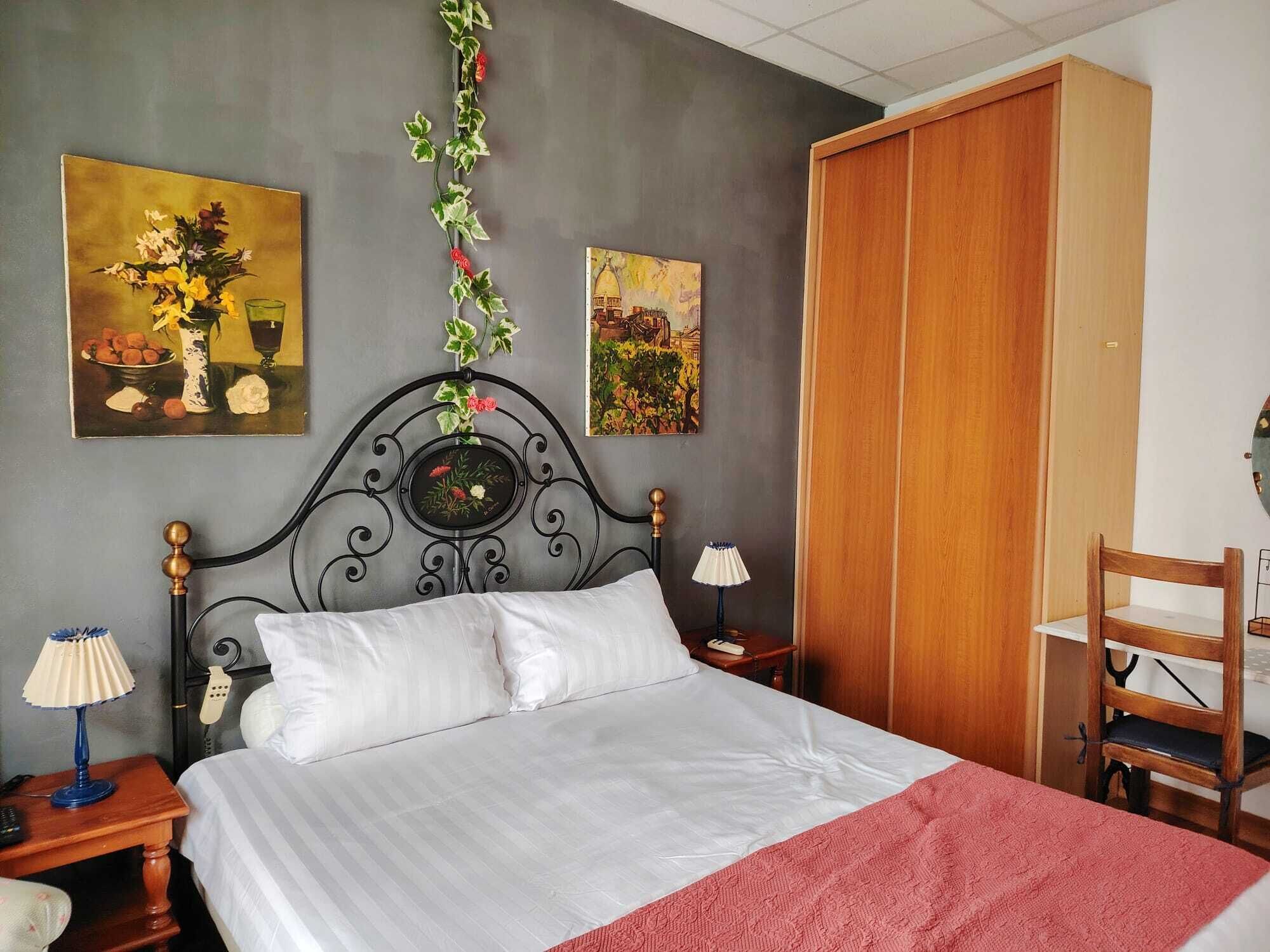 1 chambre, fer et planche à repasser, Wi-Fi, literie fournie