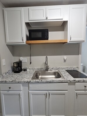 Microwave, stovetop, cookware/dishes/utensils