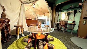 Spielezimmer