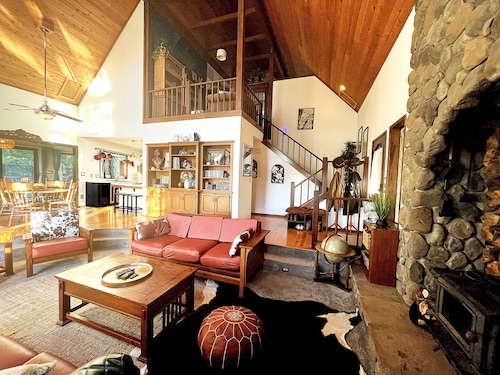 Foxfell At Shasta Lake: "Stunning Views" • "Very Private" • "Coziest Beds"