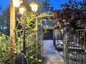 Property grounds - “NEW” Ideally Located 4 Acre Nature Retreat: Pet Friendly, WIFI, 360 Views (Lakehead)