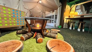 A tented area with a table, chairs, and a candle. - "Stunning Views" • "Very Private" • "Coziest Beds" • Foxfell At Shasta Lake (Lakehead)
