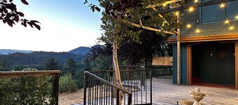 “NEW” Ideally Located 4 Acre Nature Retreat: Pet Friendly, WIFI, 360 Views