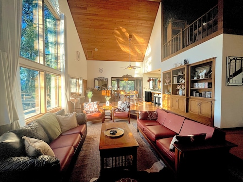 Foxfell At Shasta Lake: An Enchanting Roomy Cabin w/ A+ Views & Themed Kids Room