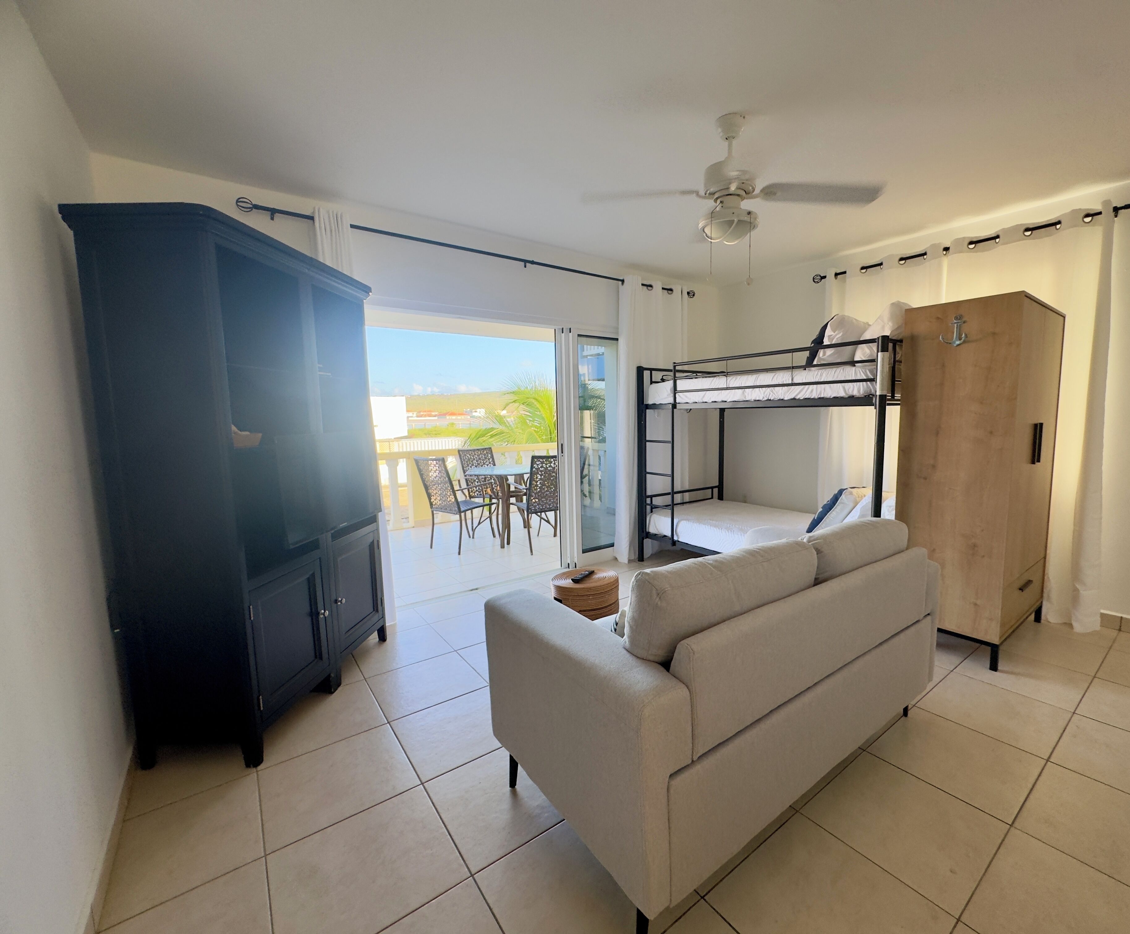 1 soverom, skrivebord, wi-fi (inkludert) og sengetøy