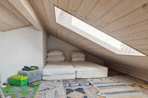 3 室のベッドルーム、WiFi (無料)