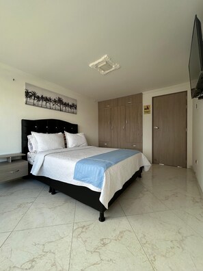 3 camere, una scrivania, ferro/asse da stiro, Wi-Fi gratuito