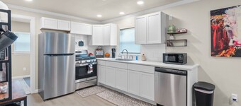 3 BR house on the historic black and gold park with splash pad in back yard a