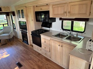 Private kitchen - New Brunswick’s Beaches and Summer Fun awaits!! (Beaubassin East)