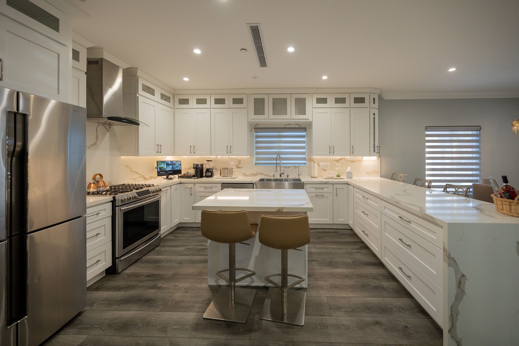 ثلاجة، ميكروويف، فرن، موقد طهي مسطح