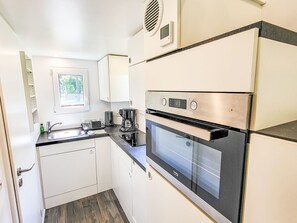 Fridge, oven, cookware/dishes/utensils