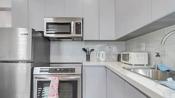 Fridge, microwave, oven, stovetop