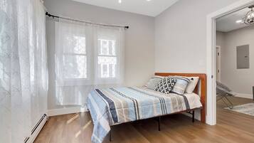2 bedrooms, desk, free WiFi, bed sheets