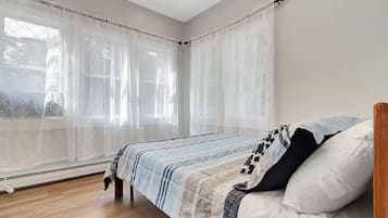 1 bedroom, desk, free WiFi, bed sheets