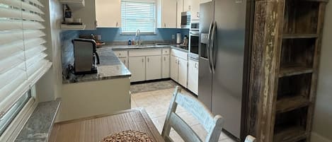 Mikrowelle, Ofen, Herdplatte, Geschirrspüler