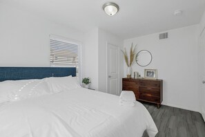 2 bedrooms, desk, iron/ironing board, free WiFi