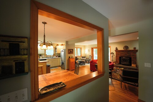 Private Ogunquit Woods Retreat, Sleeps 12 Plus,  15-20 Minute Walk to Beach