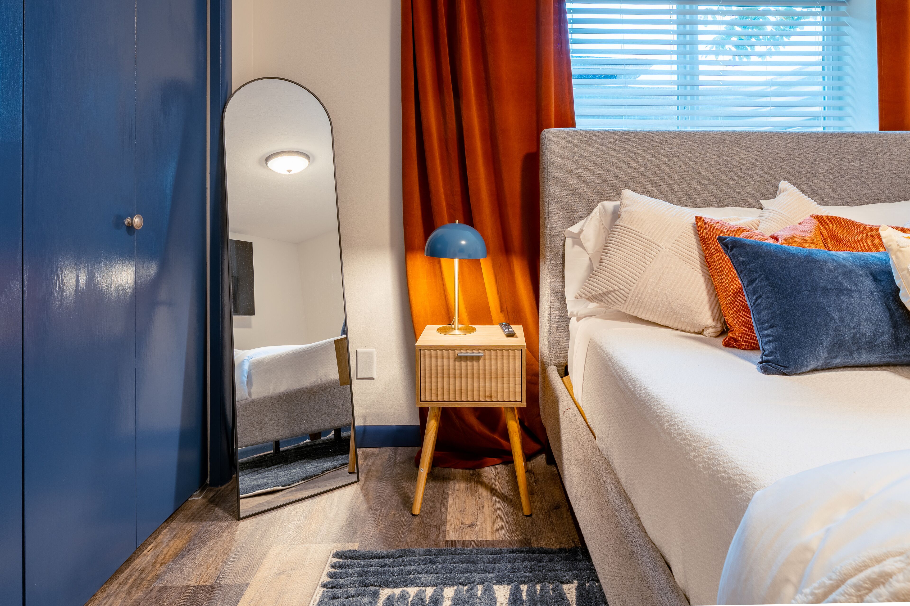 7 chambres, fer et planche à repasser, Wi-Fi, draps fournis