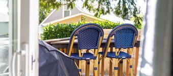 Charming 2-bedroom Bungalow in Bay City with Filtered Tillamook Bay Views