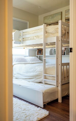 2 bedrooms, iron/ironing board, travel cot, free WiFi