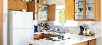 Charming 2-bedroom Bungalow in Bay City with Filtered Tillamook Bay Views