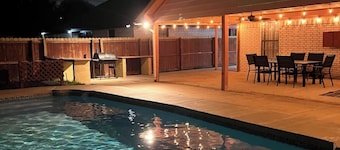 3-bedroom house in nice Brownsville Tx. with swimming pool & AC