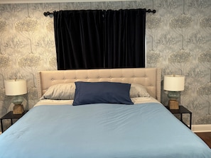 5 bedrooms, iron/ironing board, WiFi, bed sheets