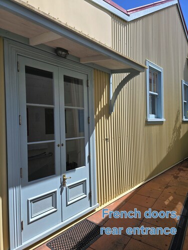 Heritage 1 Bedroom Apartment in the Heart of Coromandel Town.