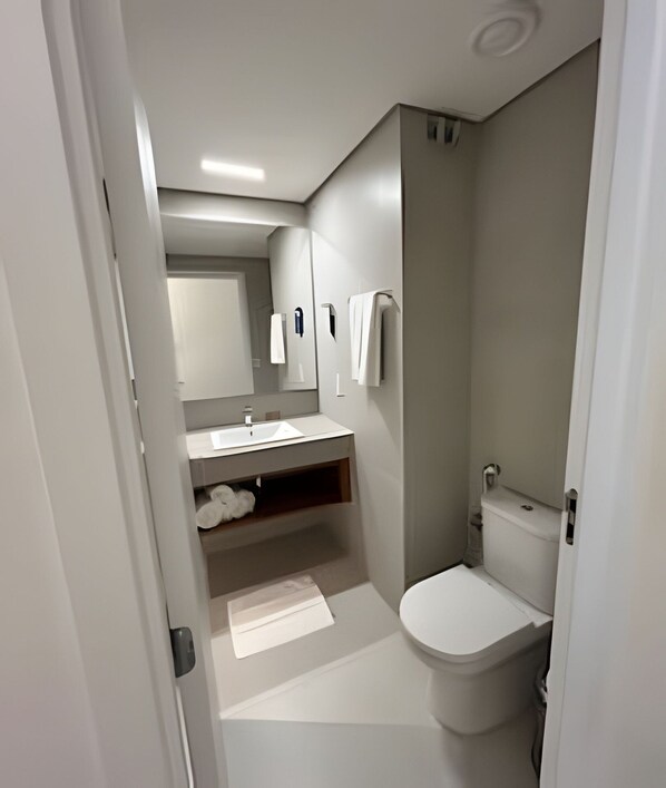 Apartment | Bathroom - PYRENÉUS RESIDENCE (Pirenópolis)