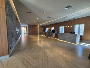 Basic Apartment | Lobby