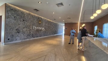 Basic Apartment | Lobby