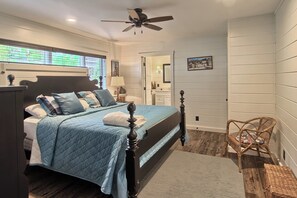 6 bedrooms, iron/ironing board, WiFi, bed sheets