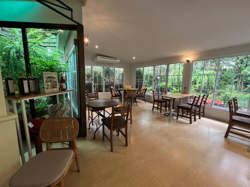 No6 Double Suite, Rainbow Arokaya Welnes