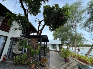 Room, 1 Bedroom, Accessible, Smoking | Property grounds