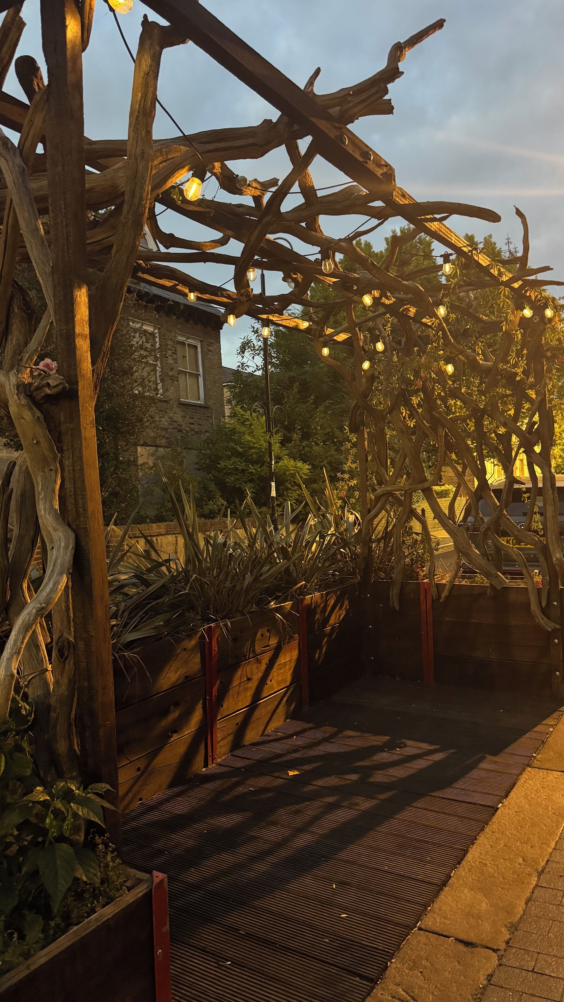 المنطقة المحيطة بالمنشأة