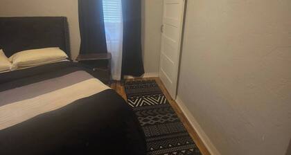 Cozy 2BR Home in Central Des Moines