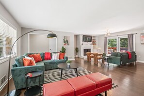 Smart-tv, pejs, bordfodbold, bøger