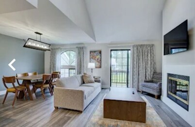 Poconos Getaway - 295/Nt
Escape to the Poconos with this cozy relaxing retreat!