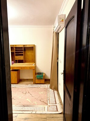 Apartment, 2 Bedrooms, Accessible, Smoking | Interior