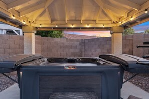 Bain à remous extérieur