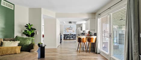 Smart-TV, videospill, kontorer og printere